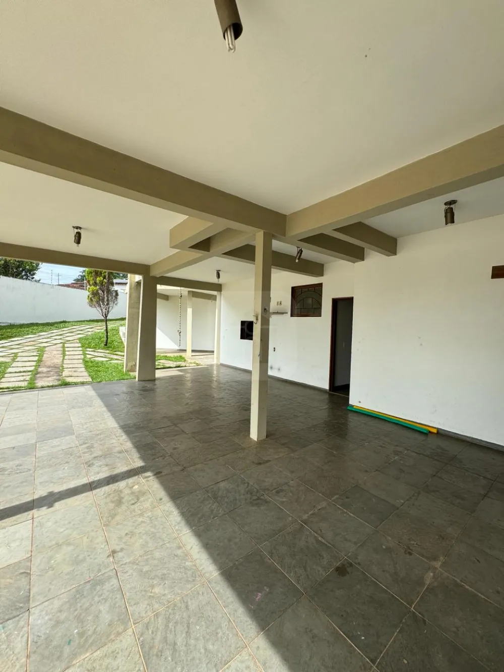 Alugar Casa / Padr&atilde;o em Araguari R$ 6.000,00 - Foto 32