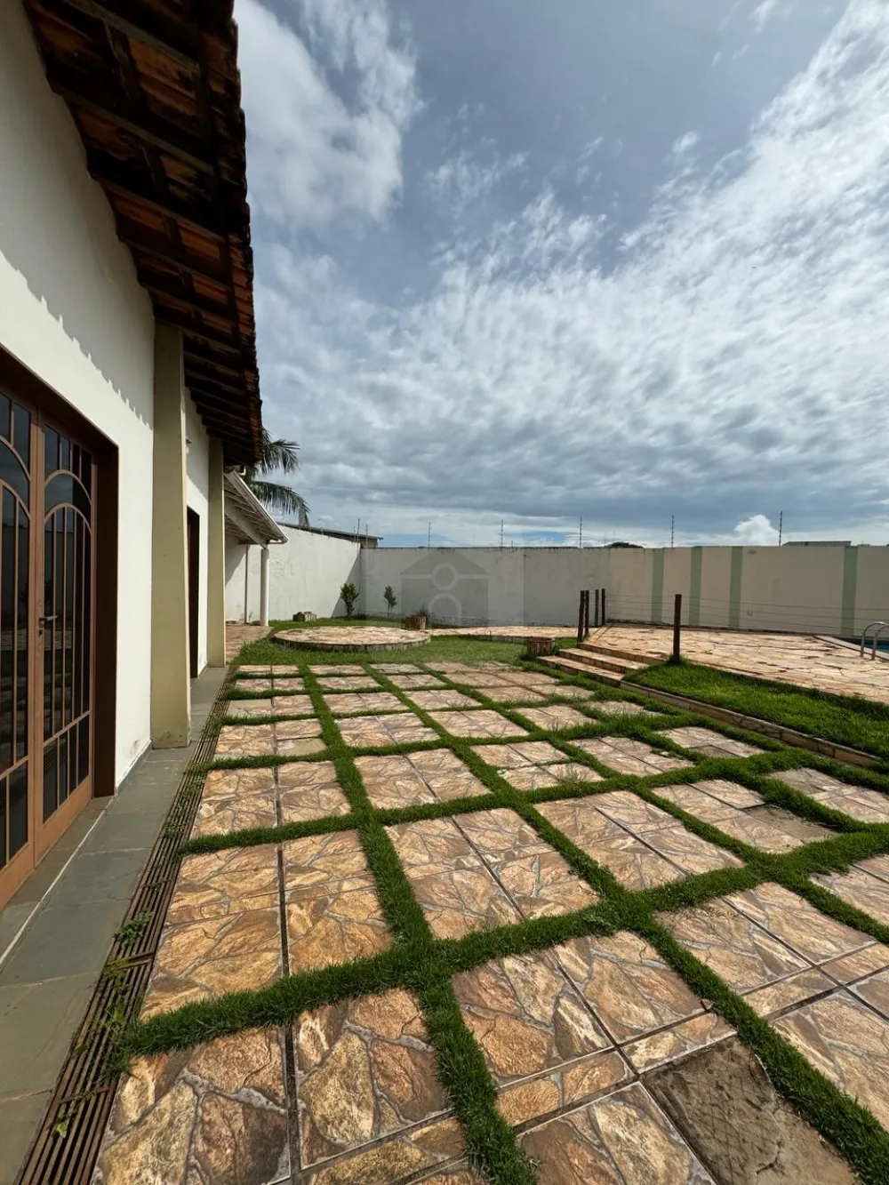Alugar Casa / Padr&atilde;o em Araguari R$ 6.000,00 - Foto 33