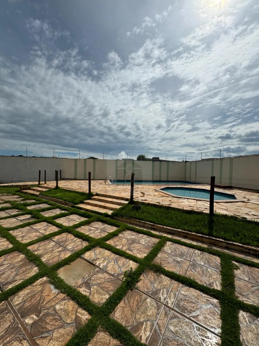 Alugar Casa / Padr&atilde;o em Araguari R$ 6.000,00 - Foto 34