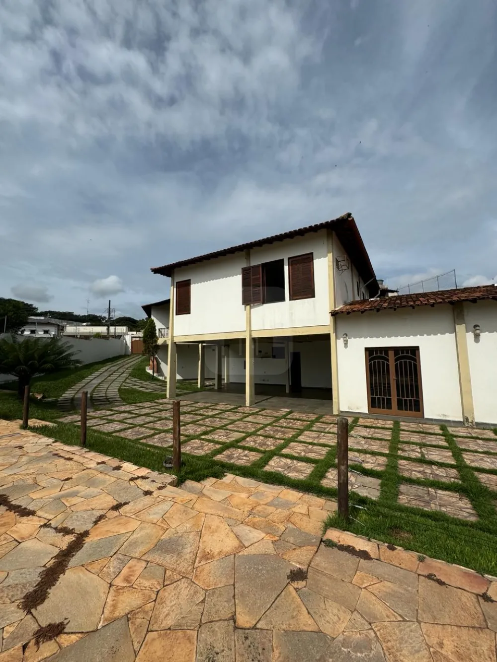 Alugar Casa / Padr&atilde;o em Araguari R$ 6.000,00 - Foto 37