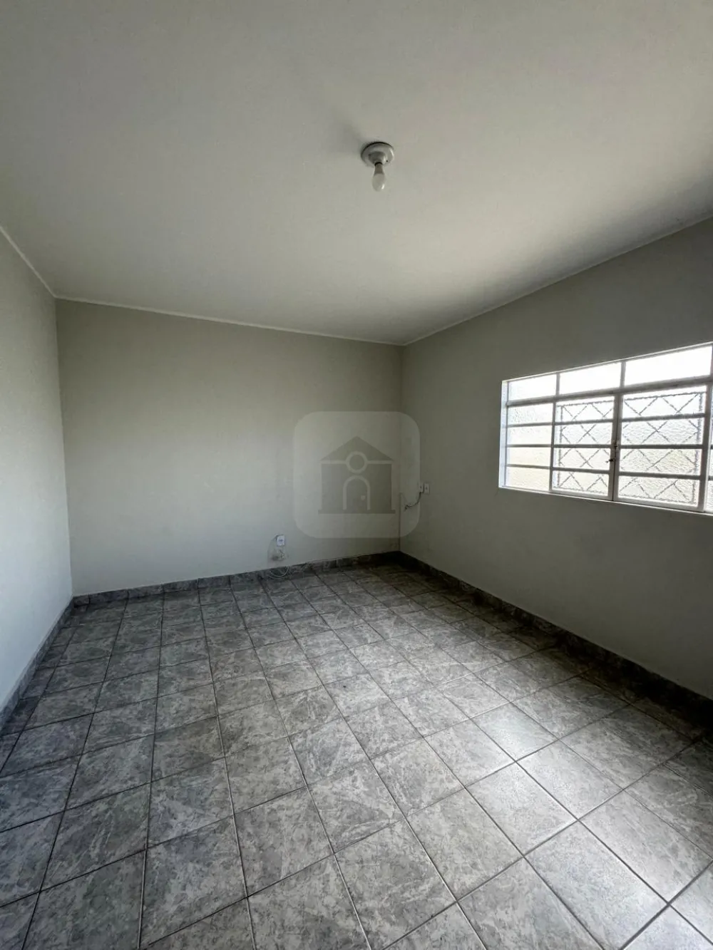 Alugar Casa / Padr&atilde;o em Araguari R$ 1.400,00 - Foto 1