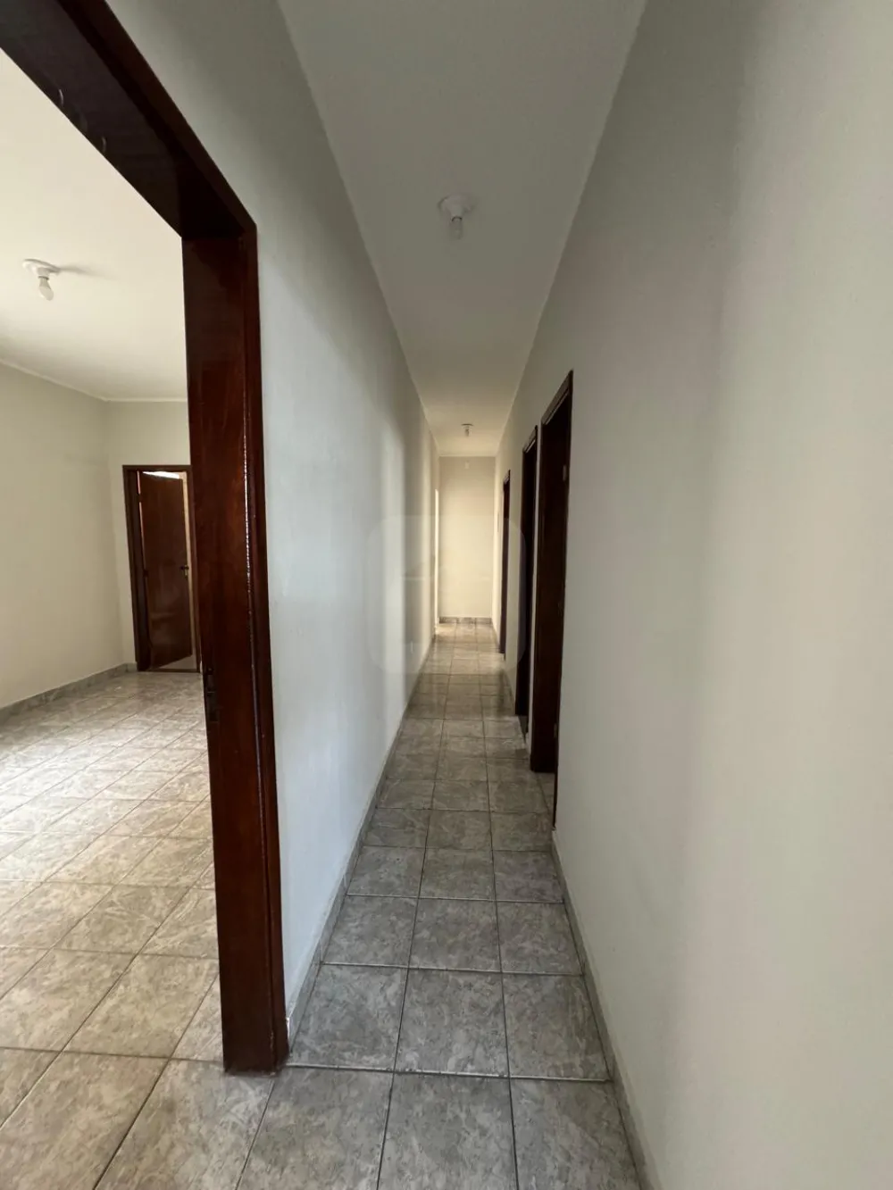 Alugar Casa / Padr&atilde;o em Araguari R$ 1.400,00 - Foto 3