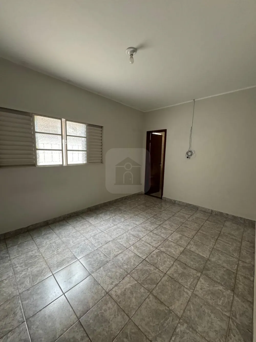 Alugar Casa / Padr&atilde;o em Araguari R$ 1.400,00 - Foto 2