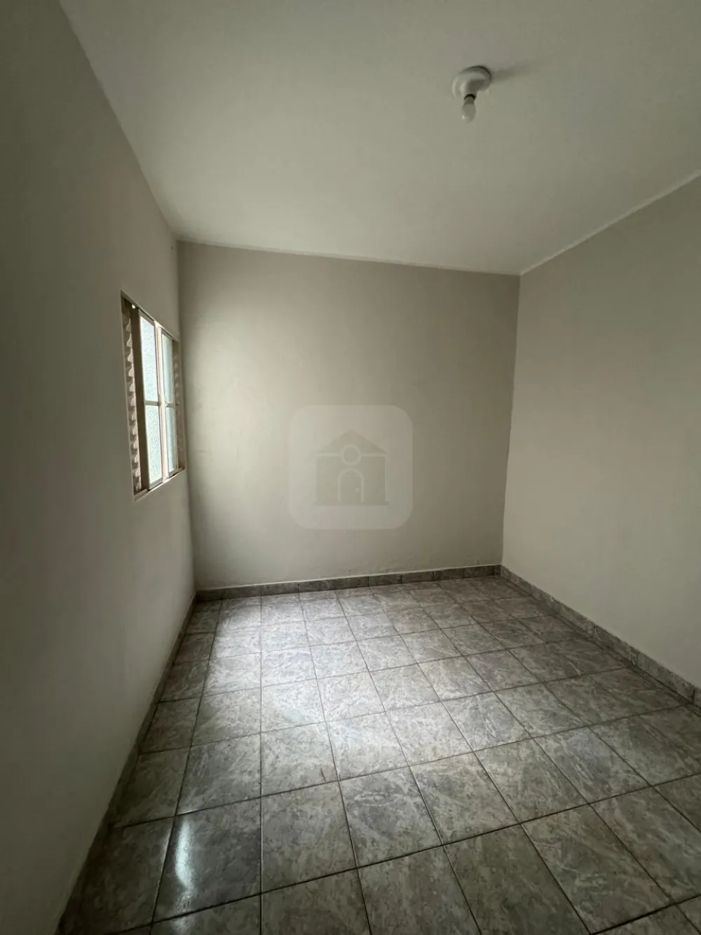 Alugar Casa / Padr&atilde;o em Araguari R$ 1.400,00 - Foto 4
