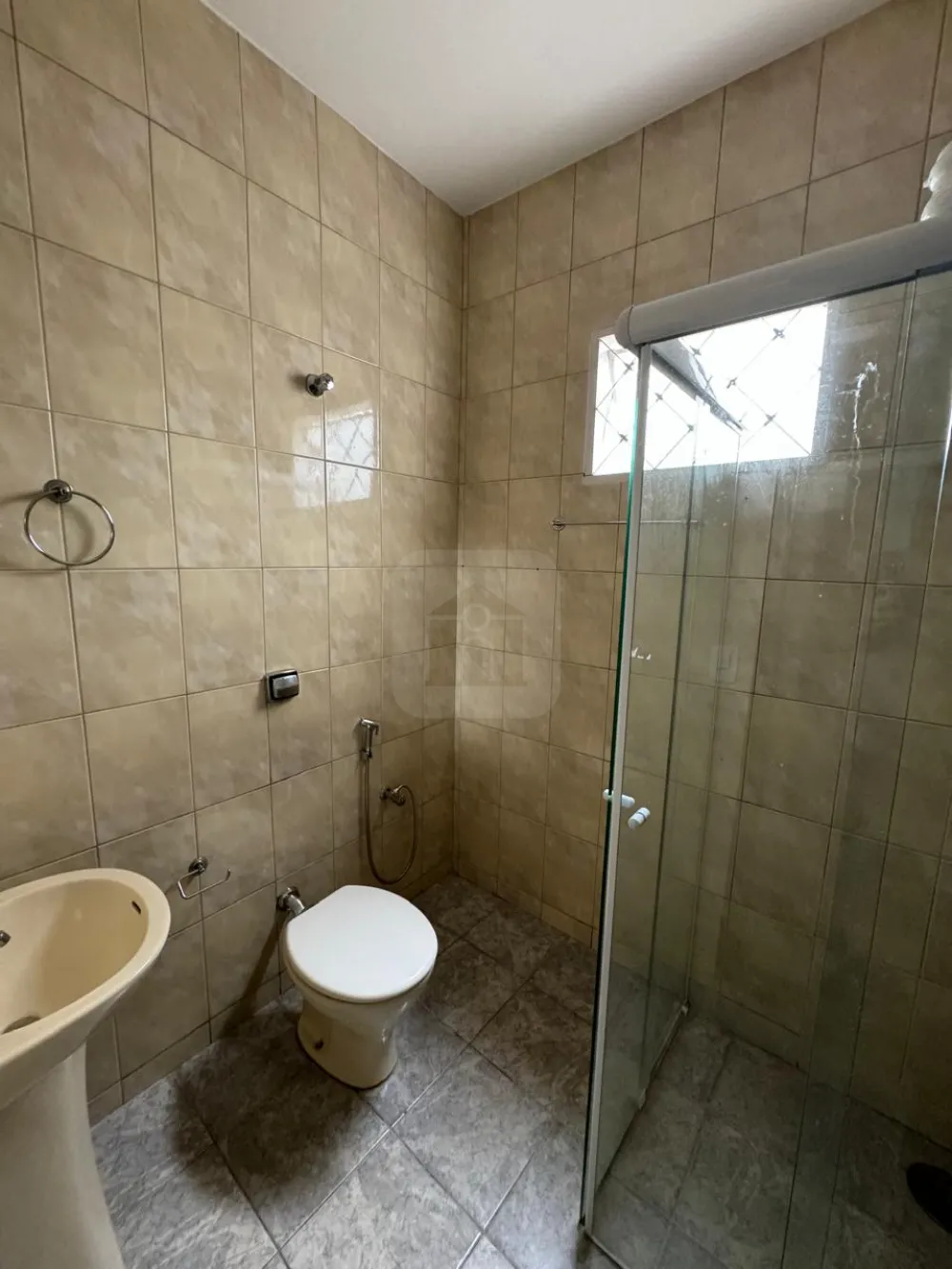 Alugar Casa / Padr&atilde;o em Araguari R$ 1.400,00 - Foto 6