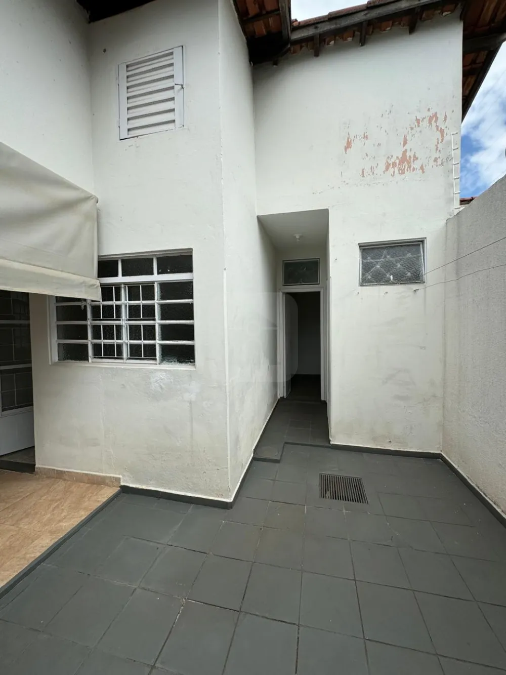Alugar Casa / Padr&atilde;o em Araguari R$ 1.400,00 - Foto 14