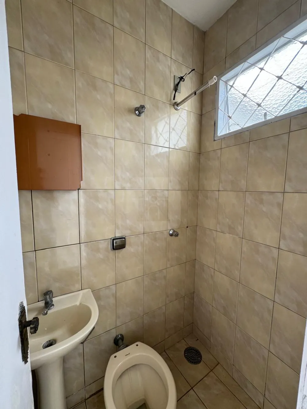 Alugar Casa / Padr&atilde;o em Araguari R$ 1.400,00 - Foto 7