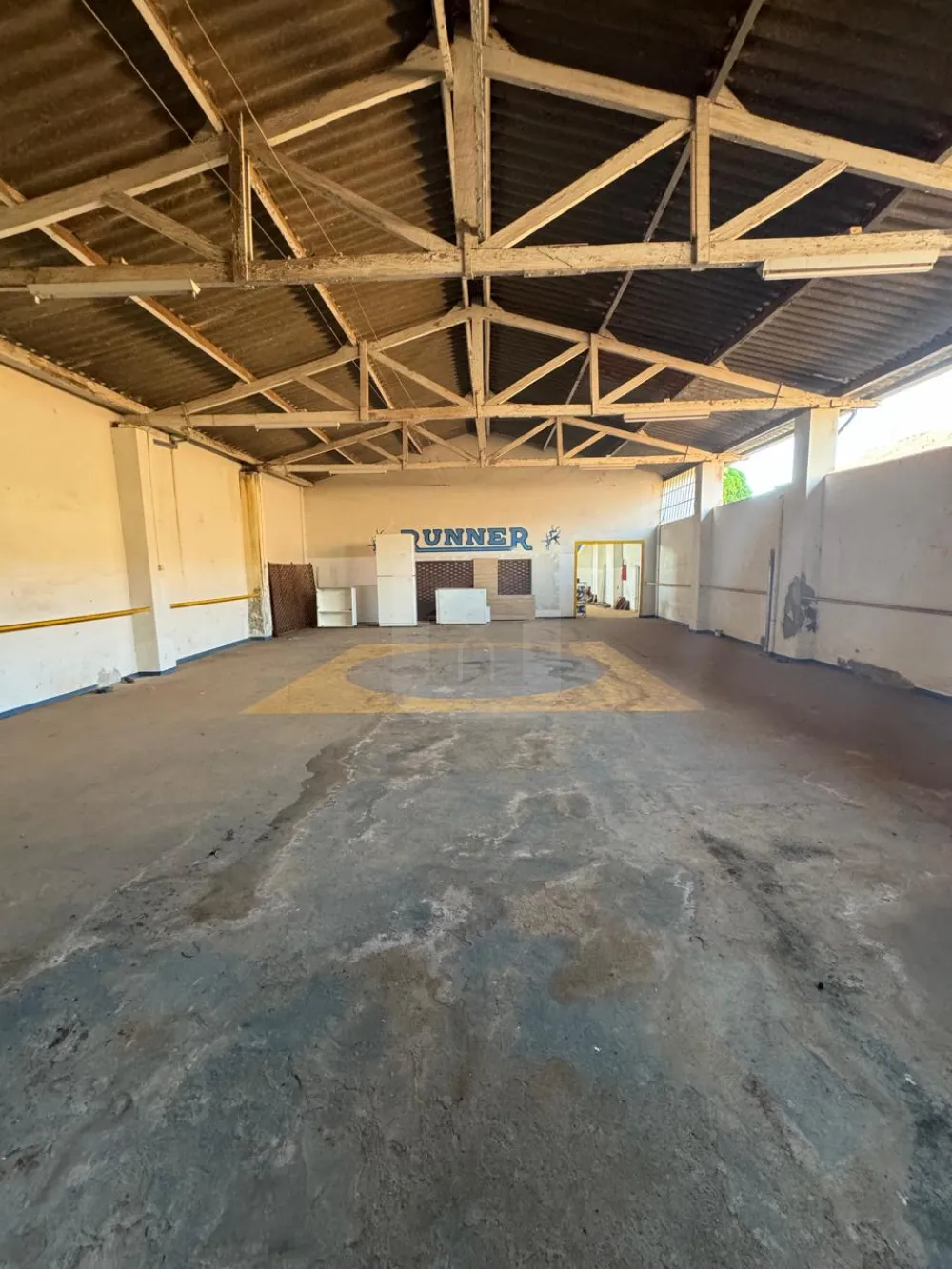 Alugar Comercial / Galp&atilde;o em Araguari R$ 5.000,00 - Foto 10