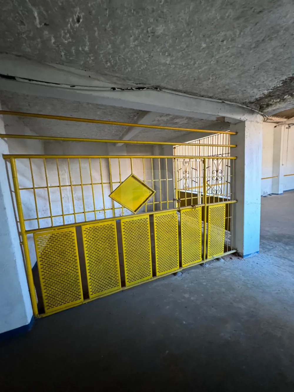 Alugar Comercial / Galp&atilde;o em Araguari R$ 5.000,00 - Foto 9