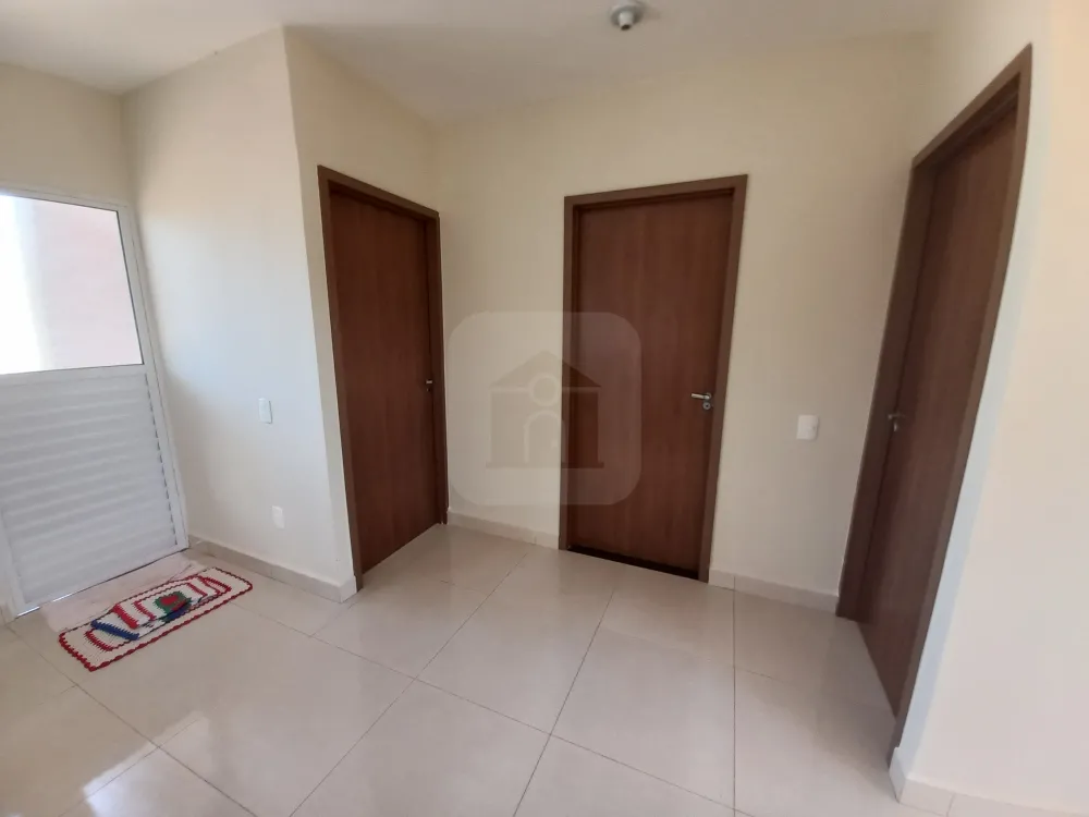 Alugar Casa / Padr&atilde;o em Uberl&acirc;ndia R$ 1.200,00 - Foto 3
