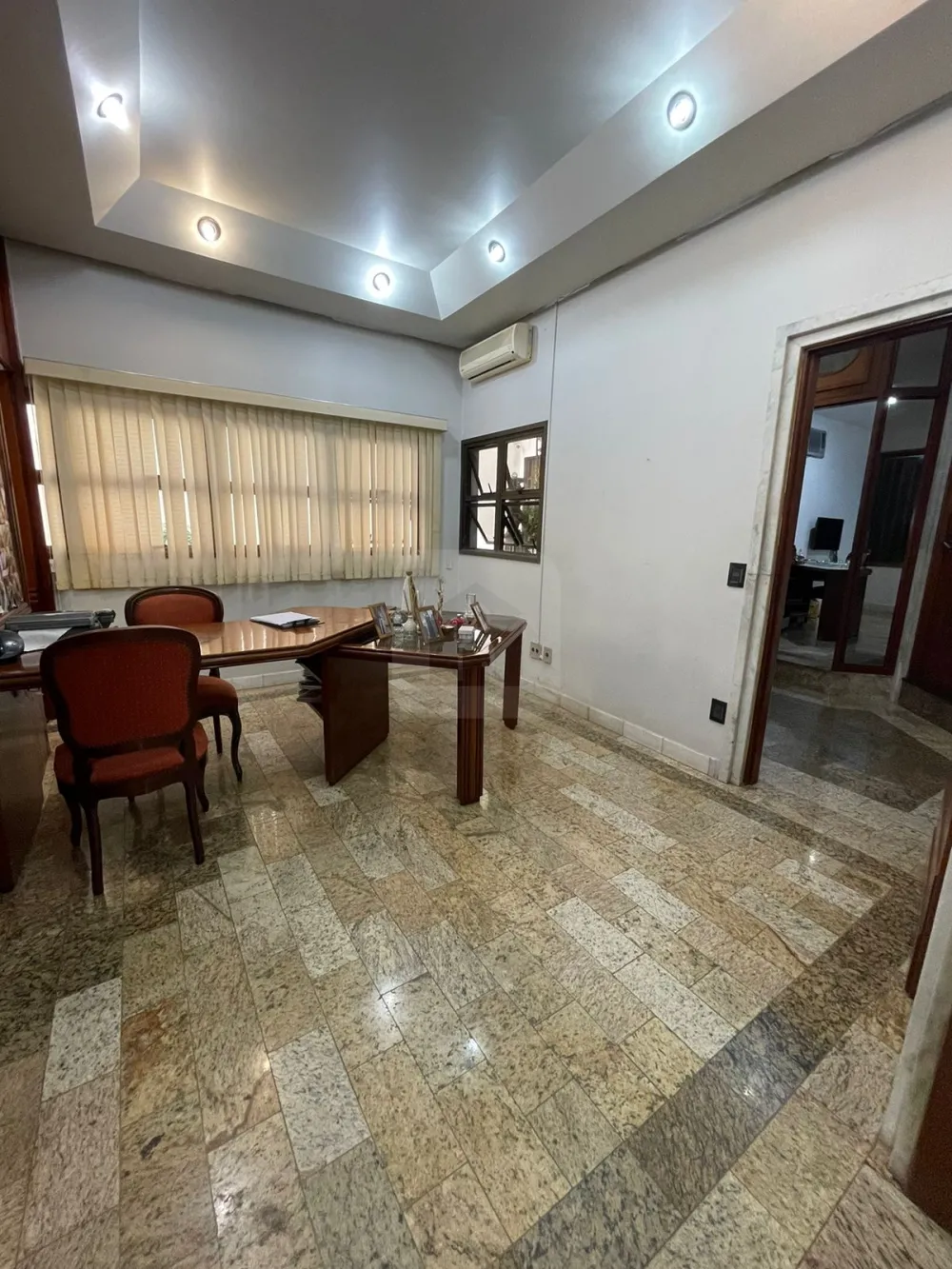 Alugar Comercial / Sala Comercial em Araguari R$ 5.000,00 - Foto 3