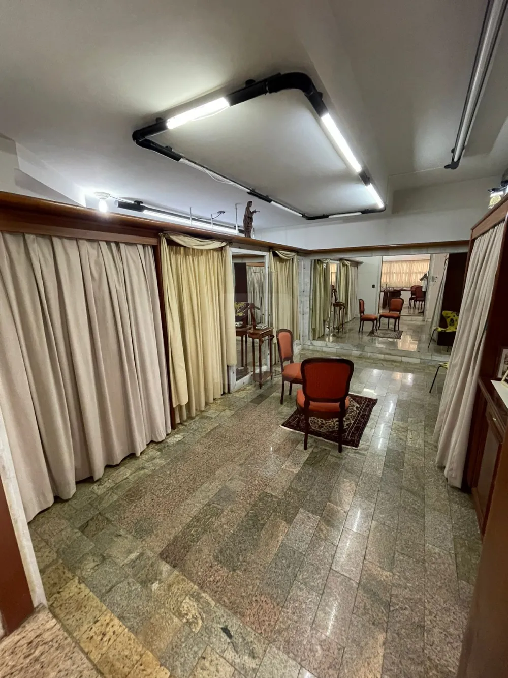Alugar Comercial / Sala Comercial em Araguari R$ 5.000,00 - Foto 4