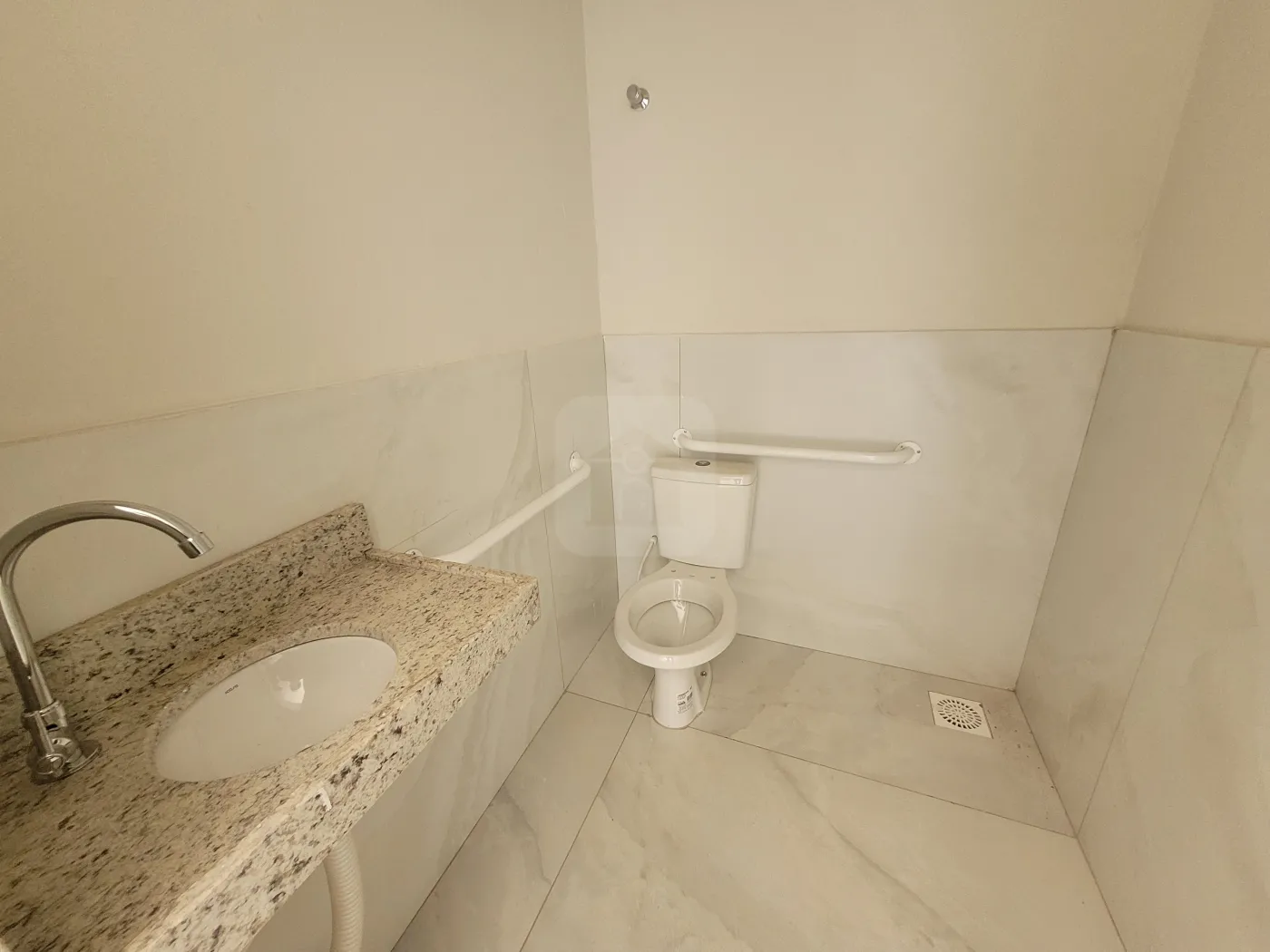 Alugar Comercial / Loja em Uberl&acirc;ndia R$ 4.500,00 - Foto 7