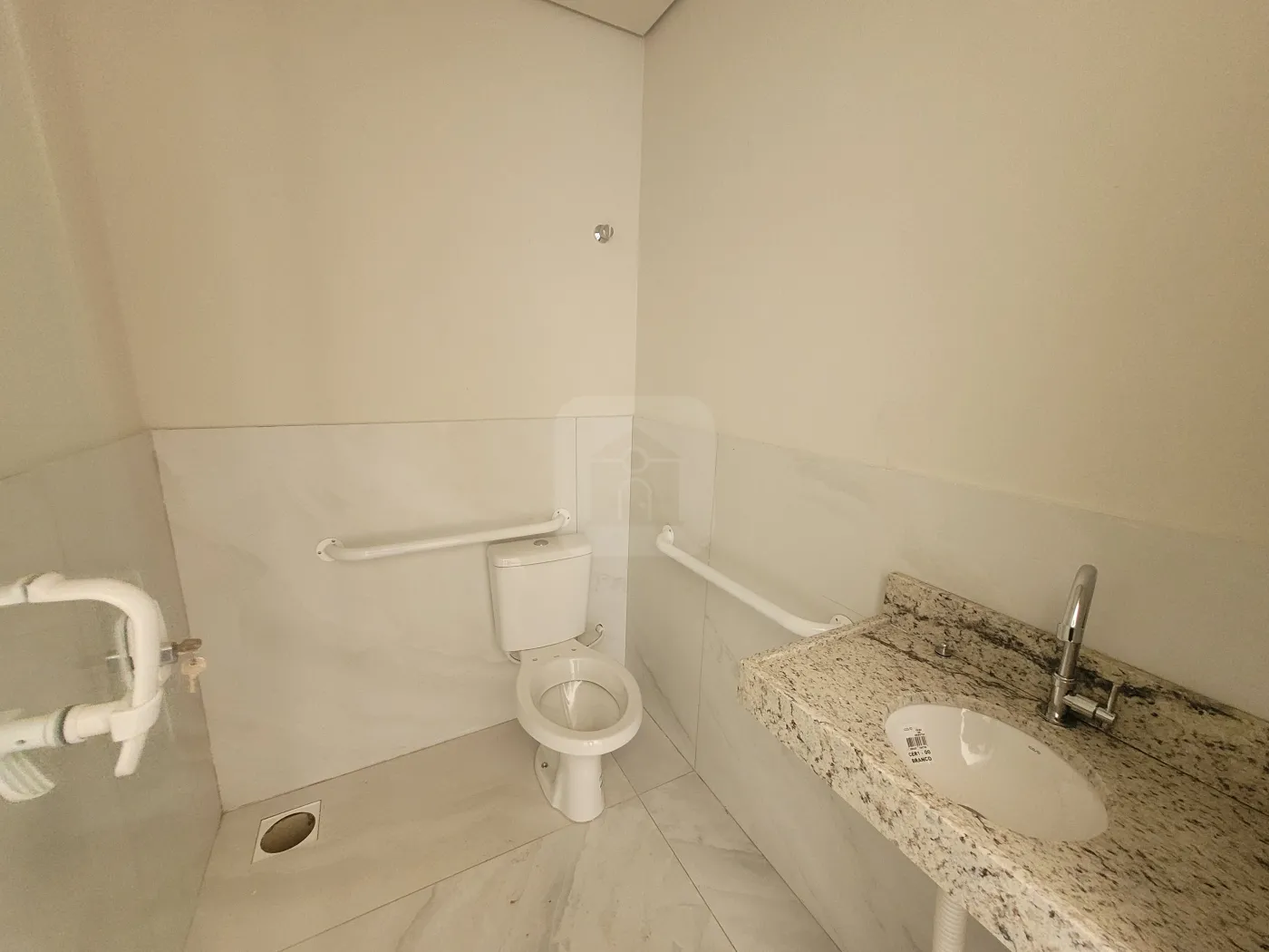 Alugar Comercial / Loja em Uberl&acirc;ndia R$ 4.650,00 - Foto 6