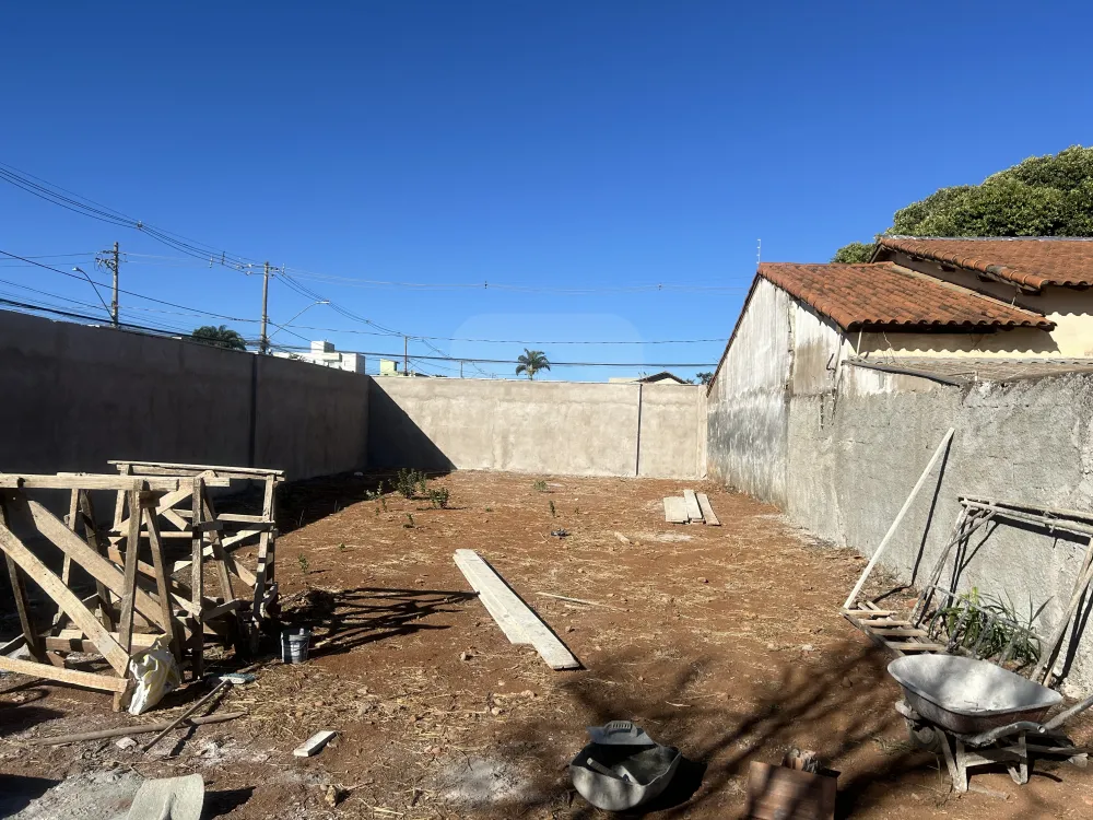 Alugar Terreno / Padr&atilde;o em Uberl&acirc;ndia R$ 1.000,00 - Foto 2