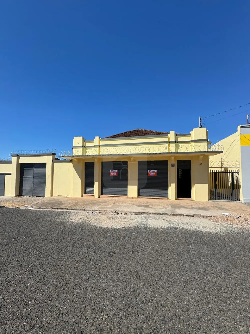 Alugar Comercial / C&ocirc;modo em Araguari R$ 2.000,00 - Foto 1