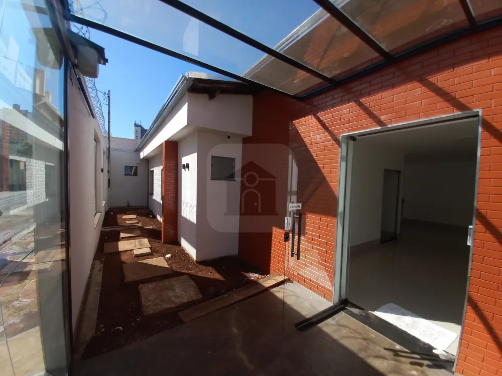 Alugar Comercial / Casa Comercial em Uberl&acirc;ndia R$ 8.000,00 - Foto 36