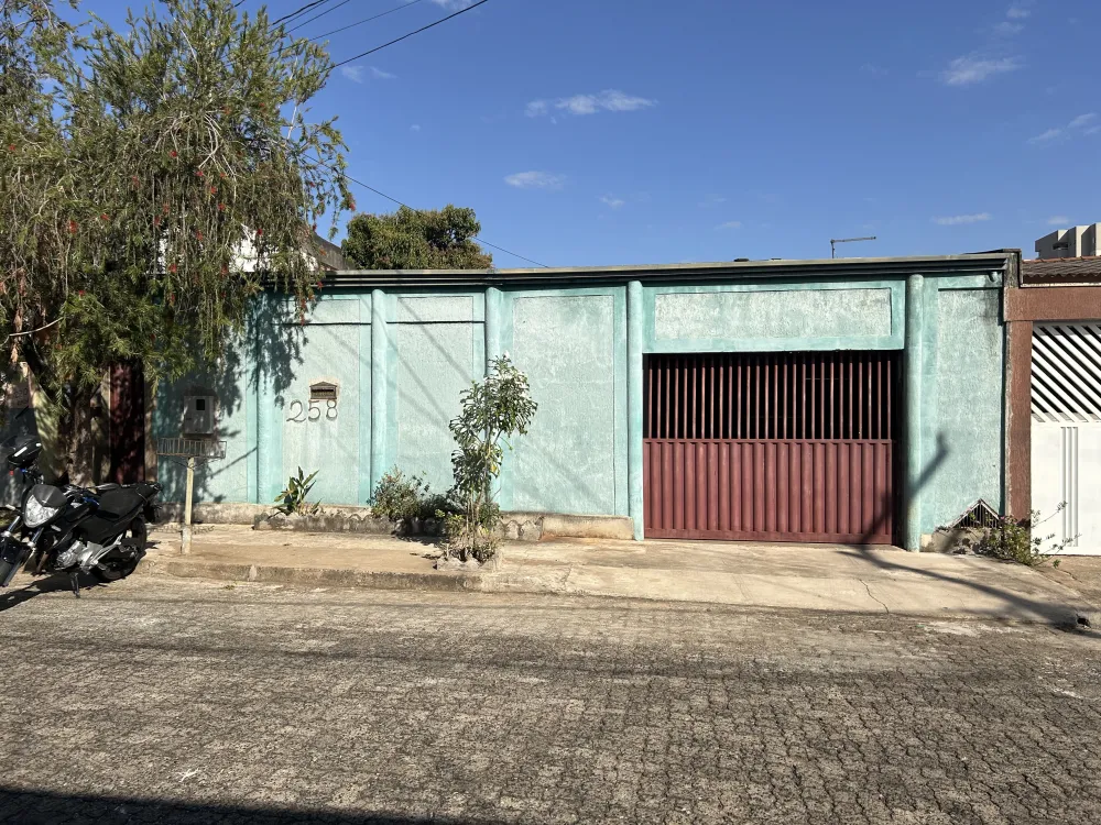 Alugar Casa / Padr&atilde;o em Uberl&acirc;ndia R$ 2.000,00 - Foto 1