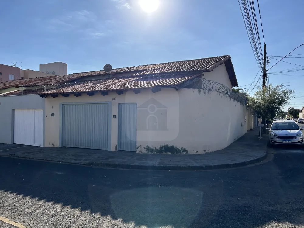 Alugar Casa / Padr&atilde;o em Uberl&acirc;ndia R$ 1.500,00 - Foto 1