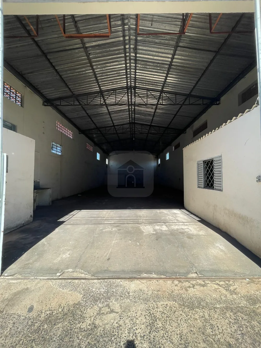 Alugar Comercial / Galp&atilde;o em Araguari R$ 2.800,00 - Foto 2