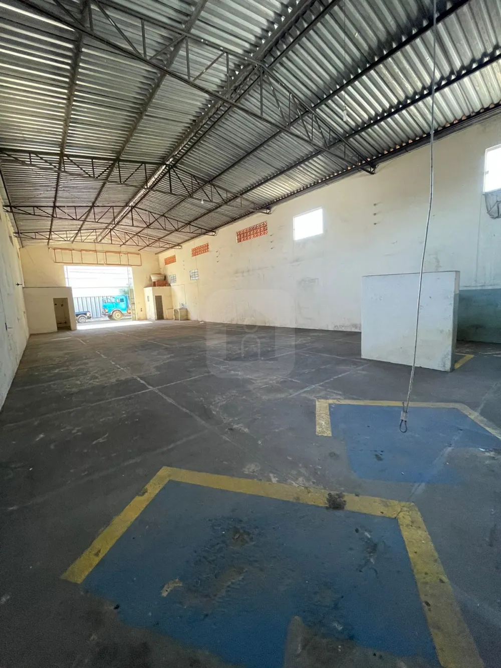 Alugar Comercial / Galp&atilde;o em Araguari R$ 2.800,00 - Foto 6