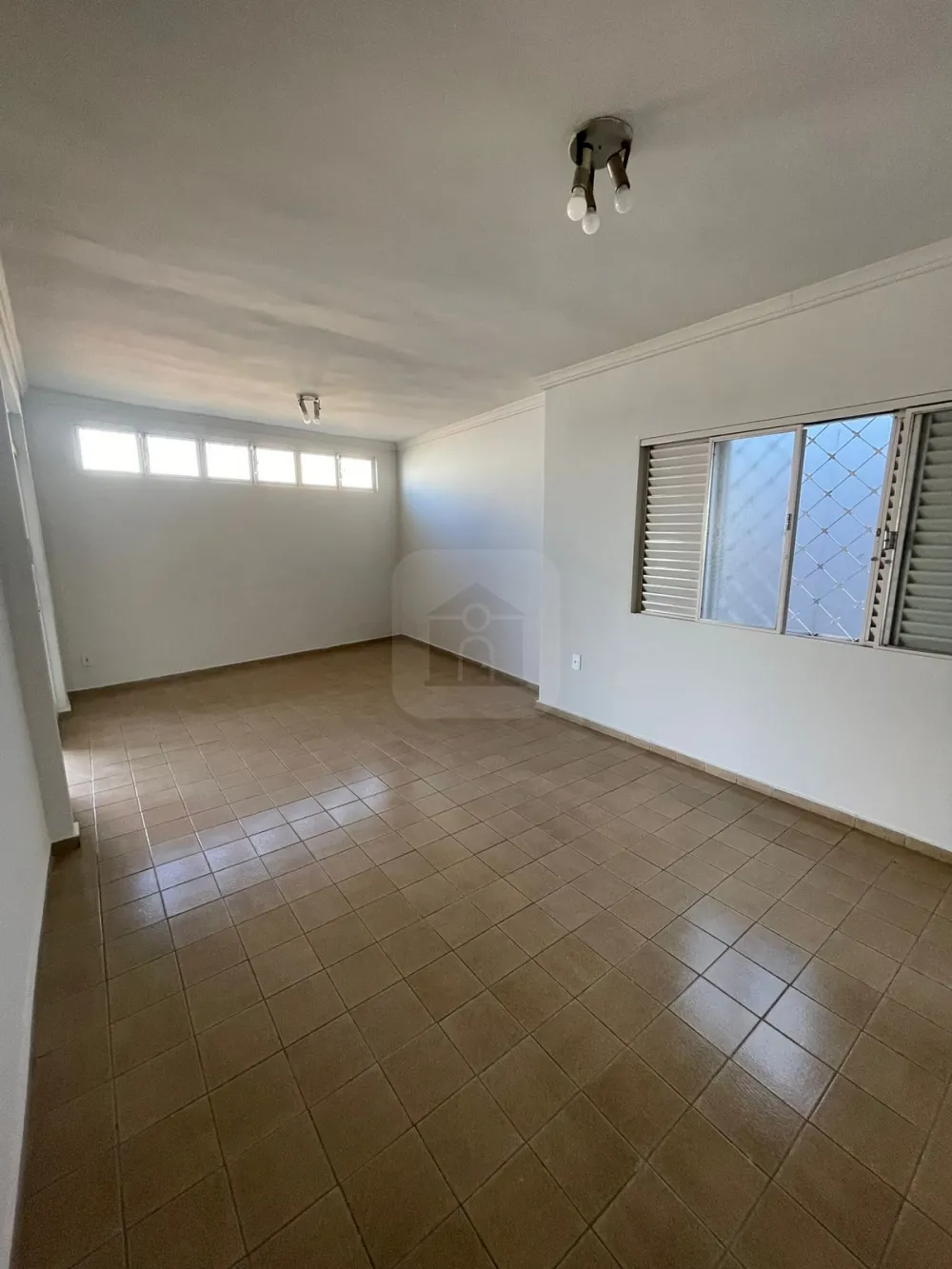 Comprar Casa / Padr&atilde;o em Araguari R$ 500.000,00 - Foto 4