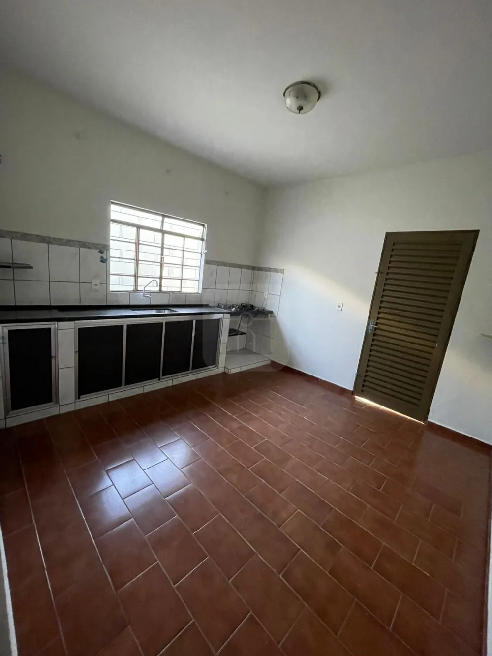 Alugar Casa / Padr&atilde;o em Araguari R$ 1.600,00 - Foto 5