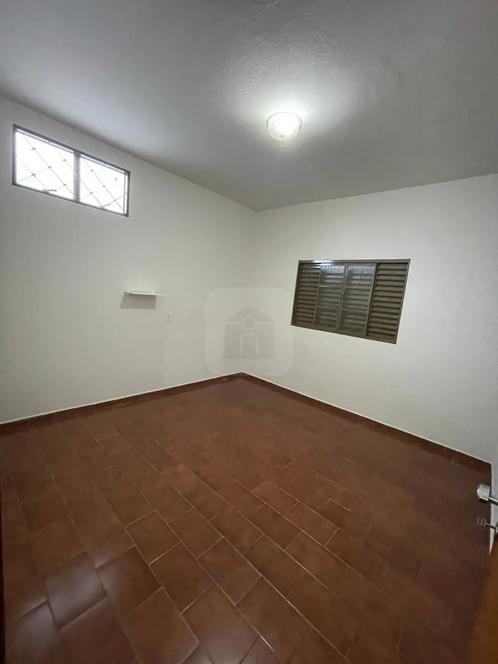 Alugar Casa / Padr&atilde;o em Araguari R$ 1.600,00 - Foto 6