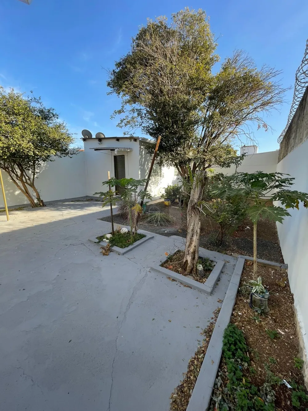 Alugar Casa / Padr&atilde;o em Araguari R$ 1.600,00 - Foto 16