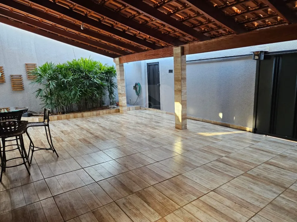 Alugar Casa / Padr&atilde;o em Uberl&acirc;ndia R$ 4.000,00 - Foto 2