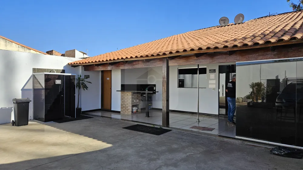 Alugar Casa / Padr&atilde;o em Uberl&acirc;ndia R$ 2.600,00 - Foto 1