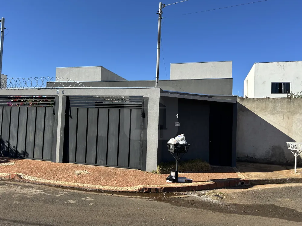 Alugar Casa / Padr&atilde;o em Uberl&acirc;ndia R$ 2.750,00 - Foto 1