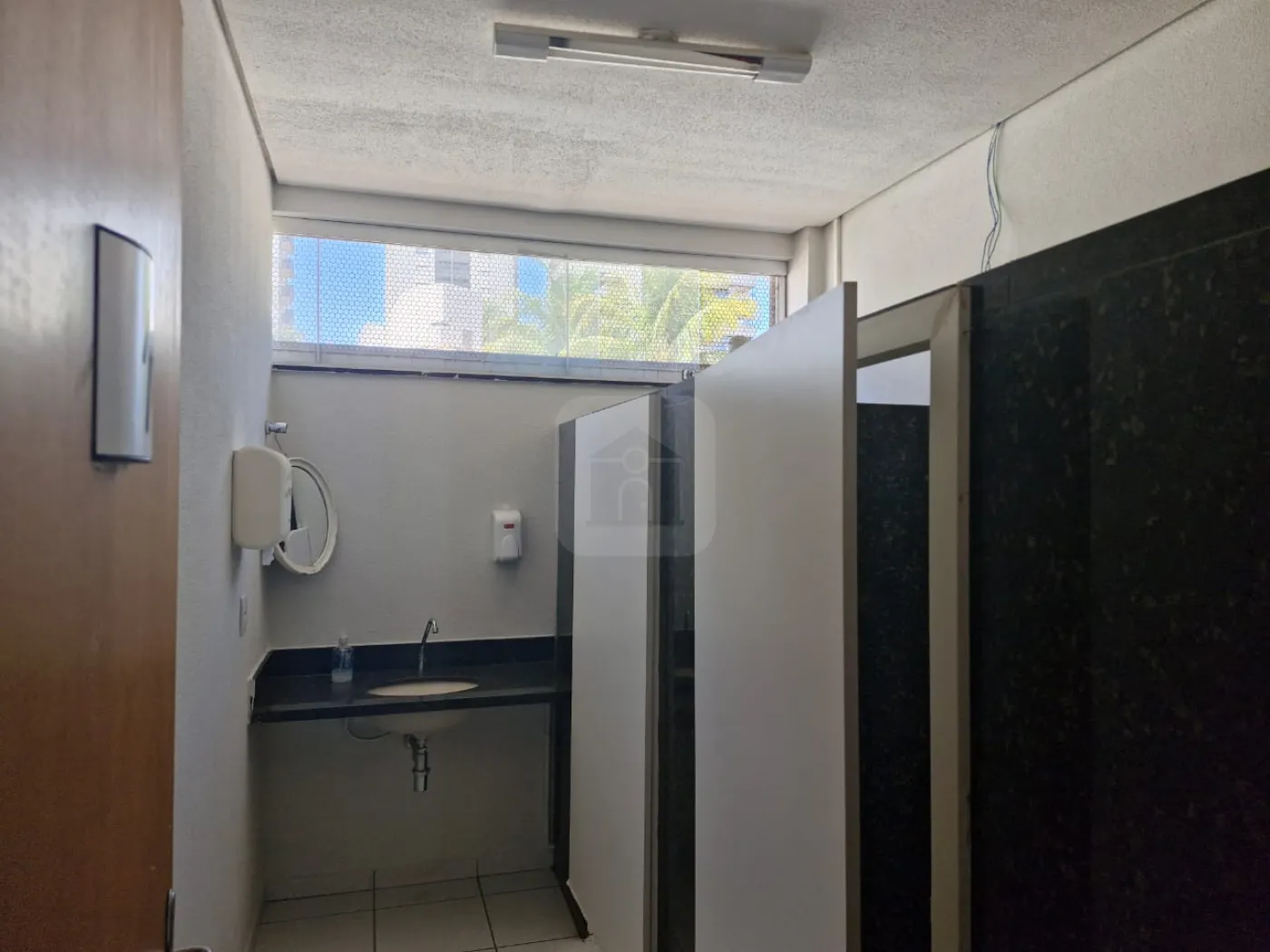Alugar Comercial / Loja em Uberl&acirc;ndia R$ 22.000,00 - Foto 22