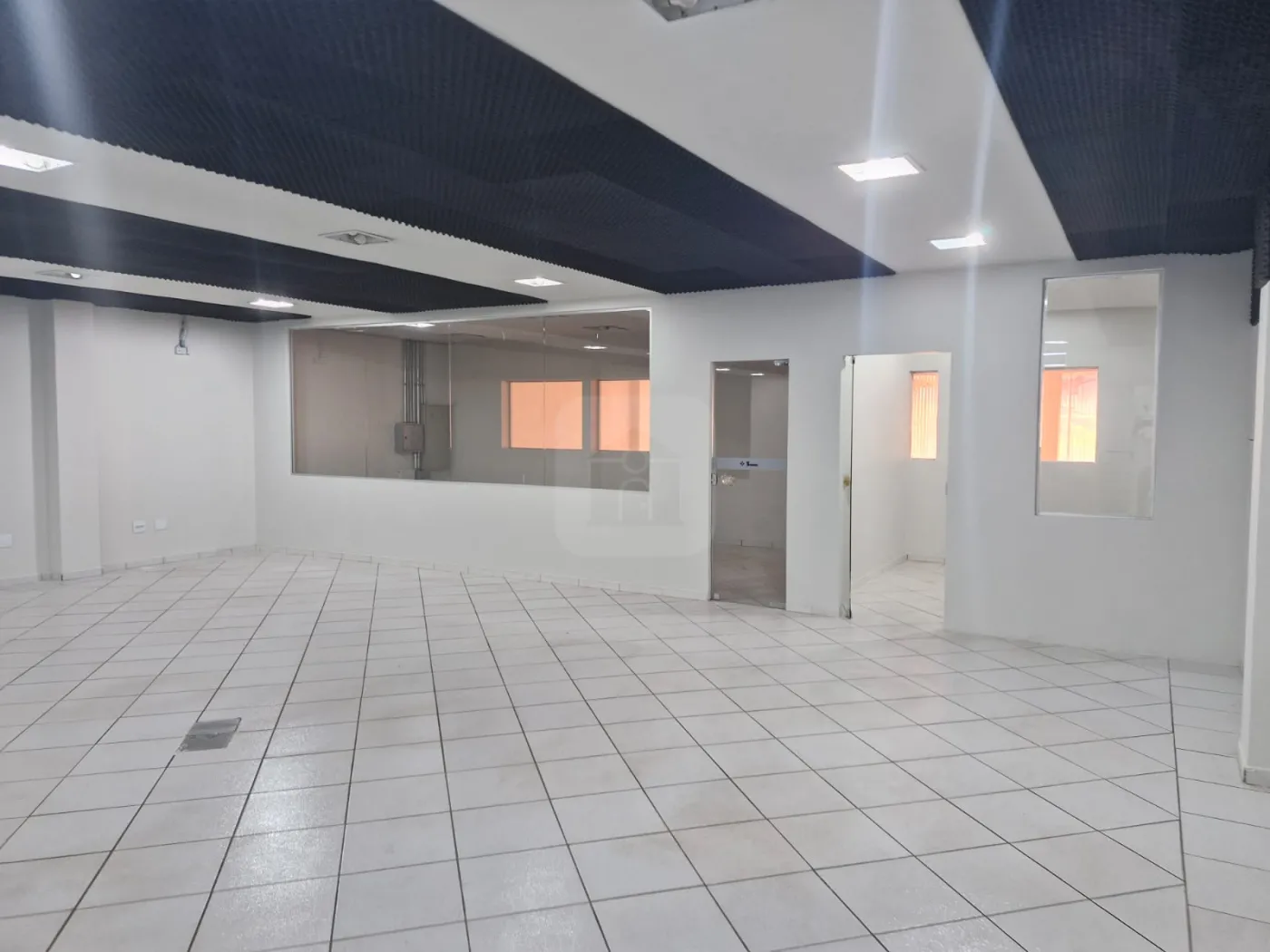 Alugar Comercial / Loja em Uberl&acirc;ndia R$ 22.000,00 - Foto 17