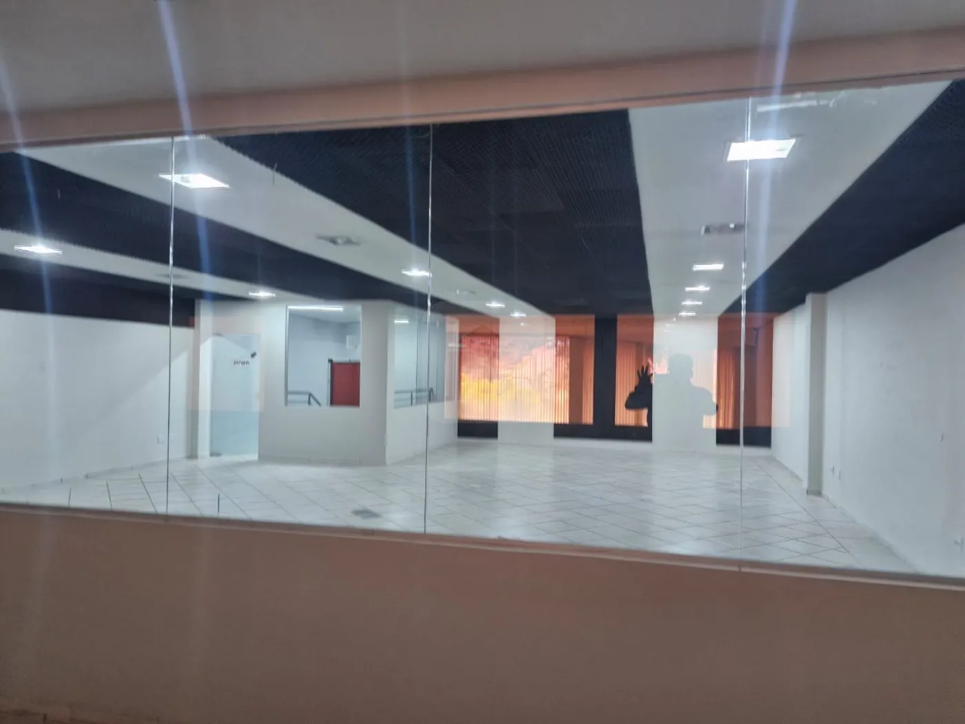 Alugar Comercial / Loja em Uberl&acirc;ndia R$ 22.000,00 - Foto 16
