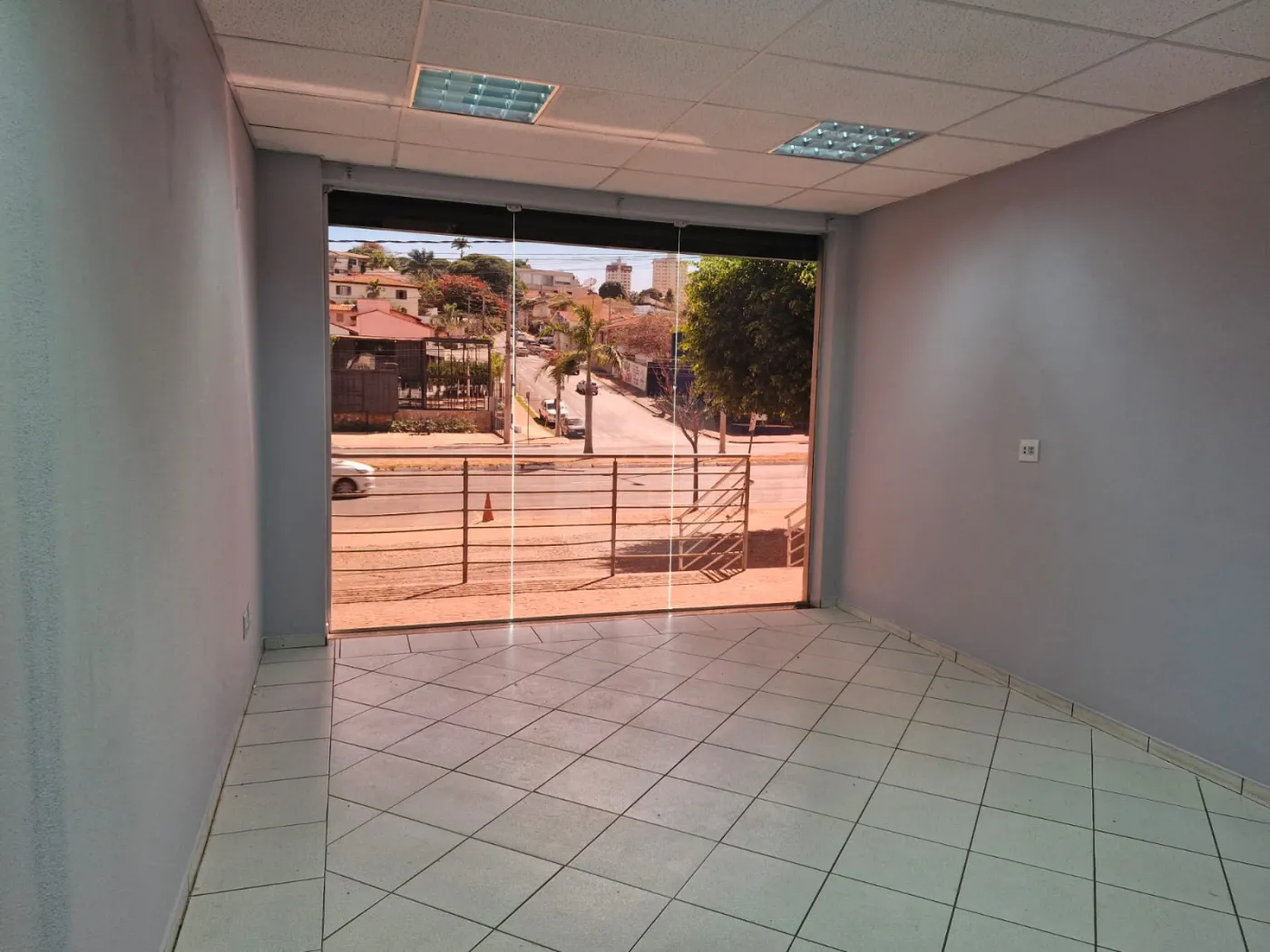 Alugar Comercial / Loja em Uberl&acirc;ndia R$ 22.000,00 - Foto 4