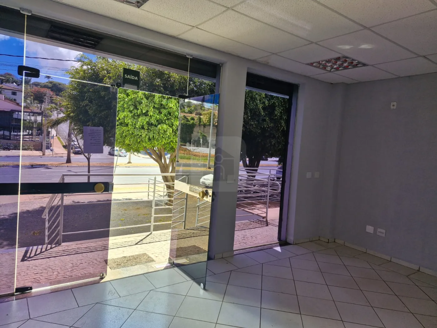 Alugar Comercial / Loja em Uberl&acirc;ndia R$ 22.000,00 - Foto 3