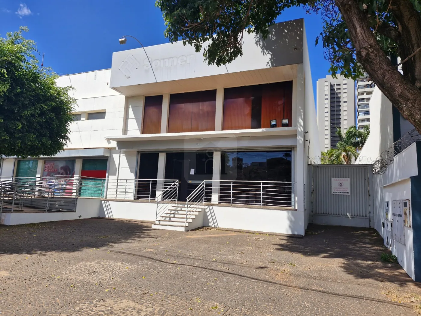 Alugar Comercial / Loja em Uberl&acirc;ndia R$ 22.000,00 - Foto 1