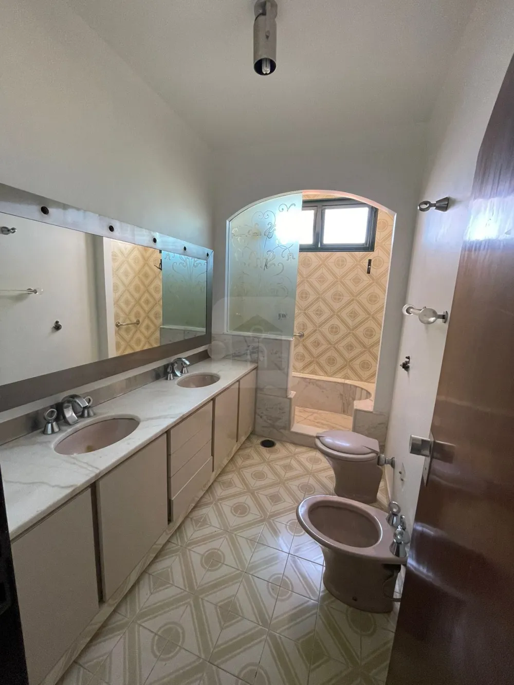 Alugar Casa / Sobrado em Araguari R$ 6.900,00 - Foto 2
