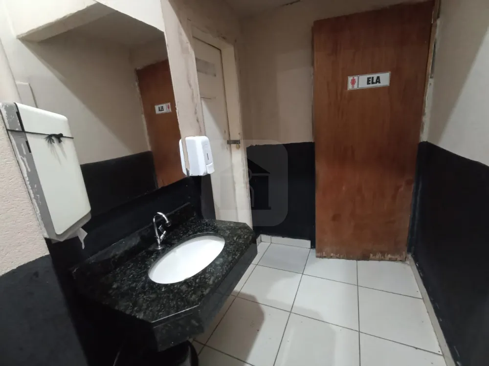 Comprar Comercial / C&ocirc;modo em Uberl&acirc;ndia R$ 1.950.000,00 - Foto 8