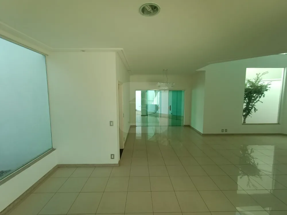 Alugar Casa / Condom&iacute;nio ou Loteamento Fechado em Uberl&acirc;ndia R$ 8.000,00 - Foto 4