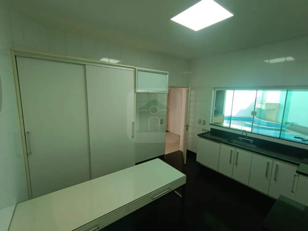 Alugar Casa / Condom&iacute;nio ou Loteamento Fechado em Uberl&acirc;ndia R$ 8.000,00 - Foto 6