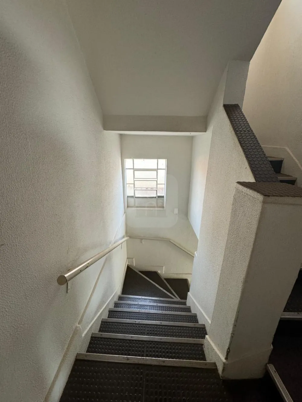 Alugar Comercial / Pr&eacute;dio em Araguari R$ 1.650,00 - Foto 6