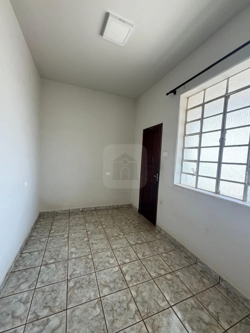 Alugar Comercial / Pr&eacute;dio em Araguari R$ 1.650,00 - Foto 9
