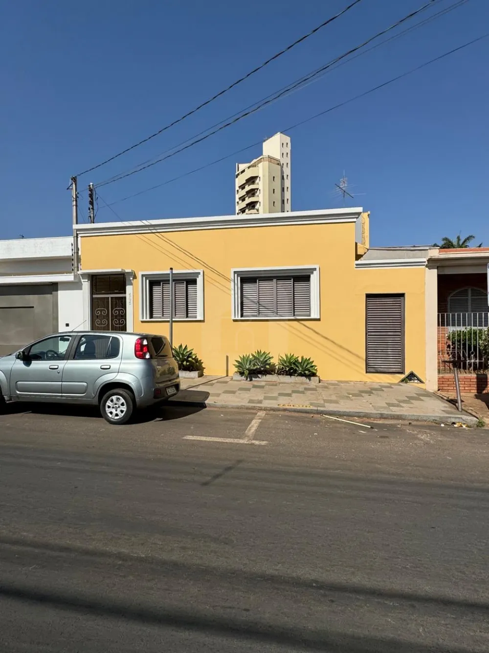 Alugar Comercial / Casa Comercial em Araguari R$ 1.700,00 - Foto 1