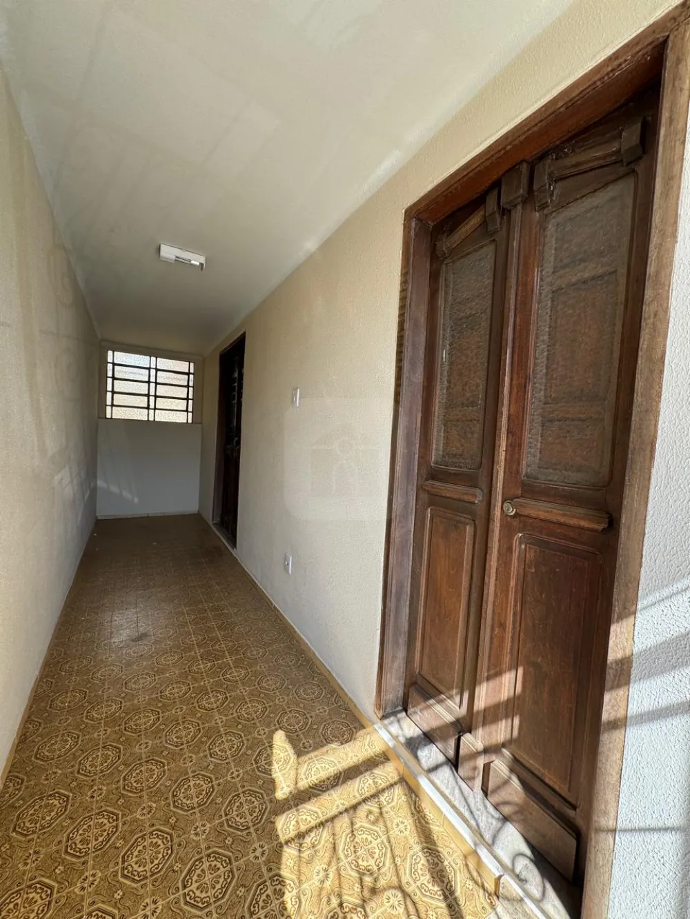 Alugar Comercial / Casa Comercial em Araguari R$ 1.700,00 - Foto 2