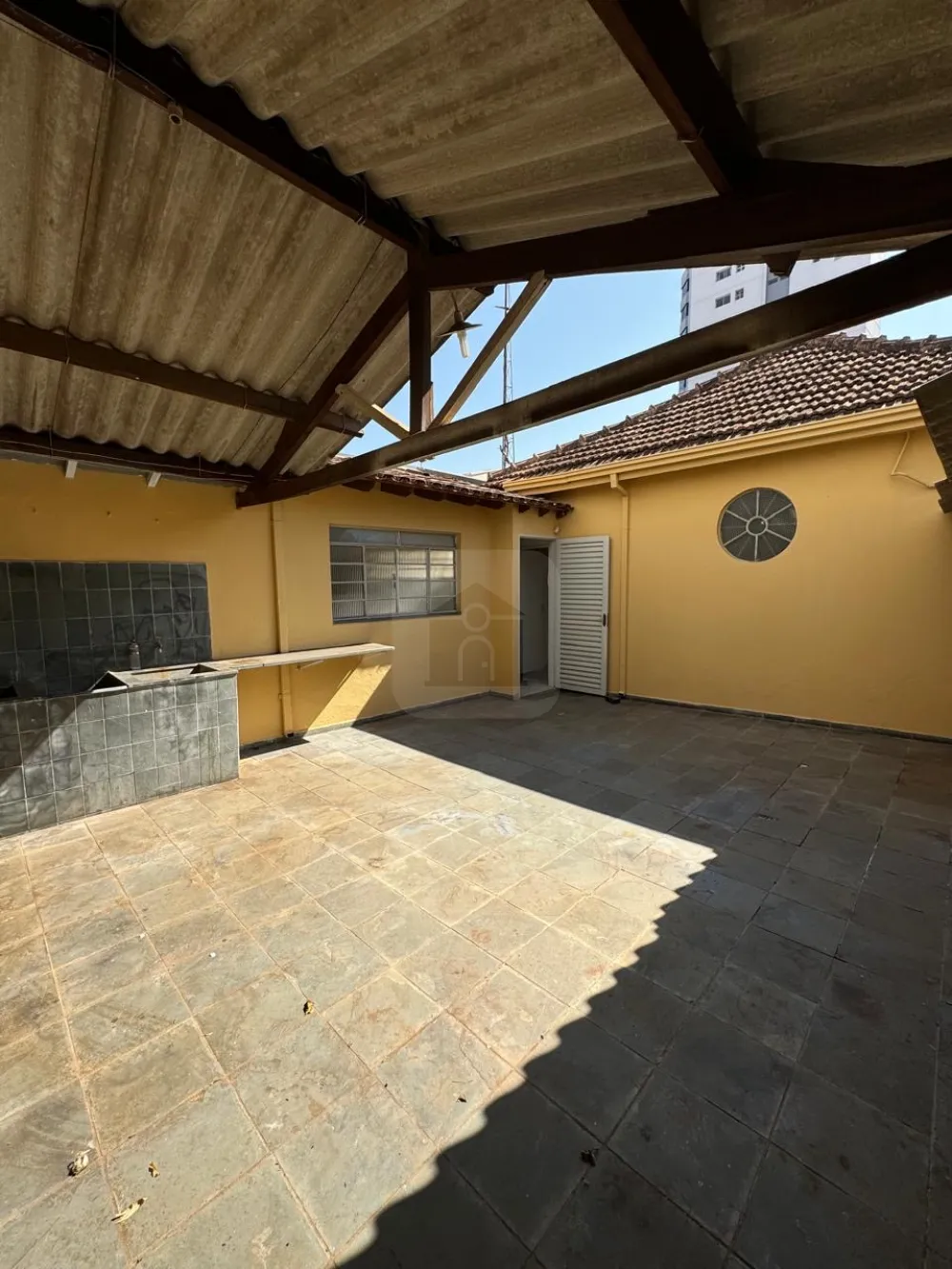 Alugar Comercial / Casa Comercial em Araguari R$ 1.700,00 - Foto 14