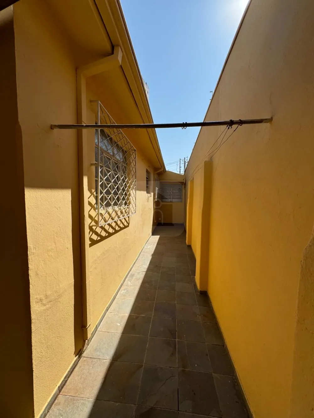 Alugar Comercial / Casa Comercial em Araguari R$ 1.700,00 - Foto 15