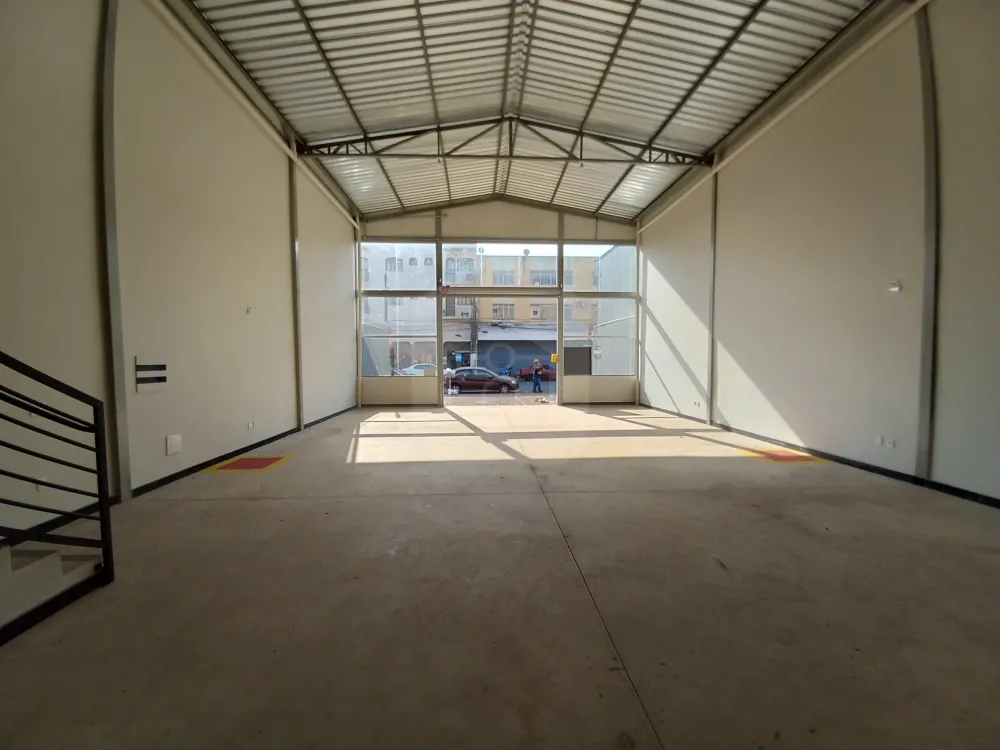 Alugar Comercial / Galp&atilde;o em Uberl&acirc;ndia R$ 9.000,00 - Foto 2