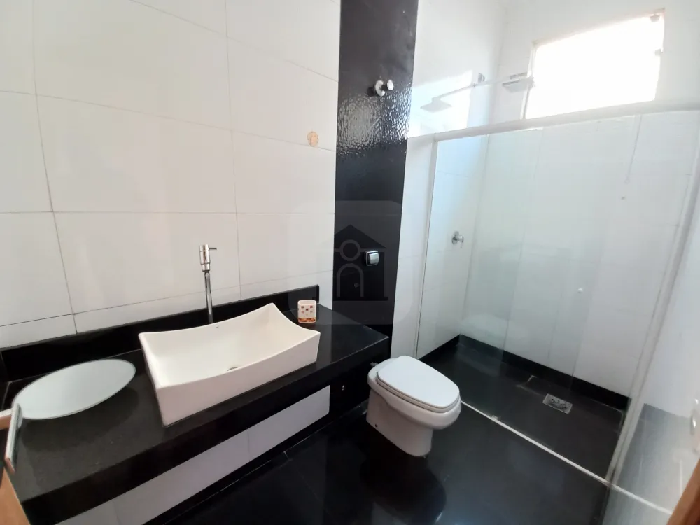 Alugar Casa / Padr&atilde;o em Uberl&acirc;ndia R$ 3.000,00 - Foto 3